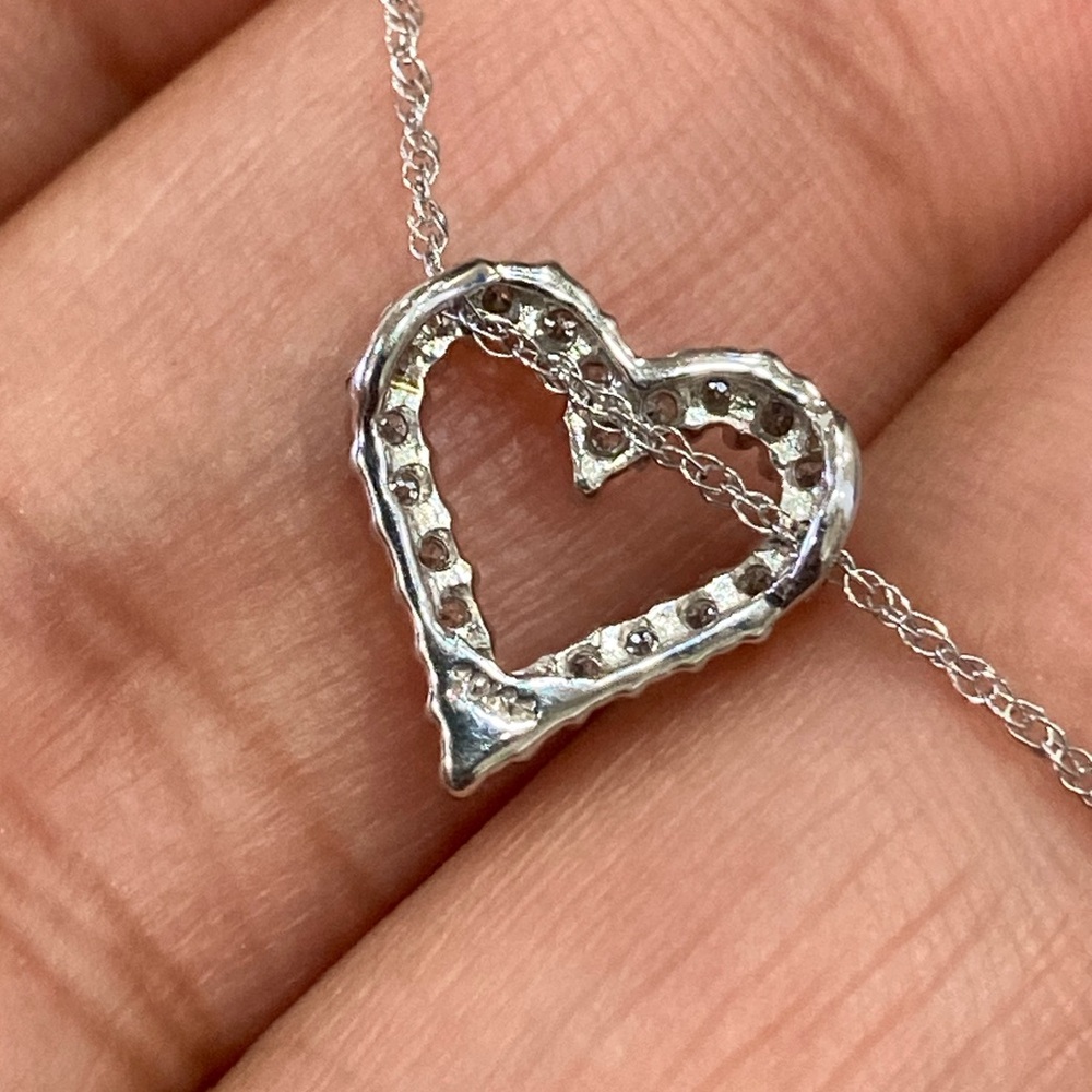 10k white gold diamond Heart Pendant Necklace - Picture 6 of 6